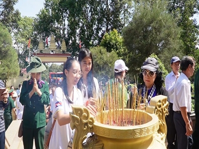 Thắm tình hữu nghị Việt Nam – Campuchia